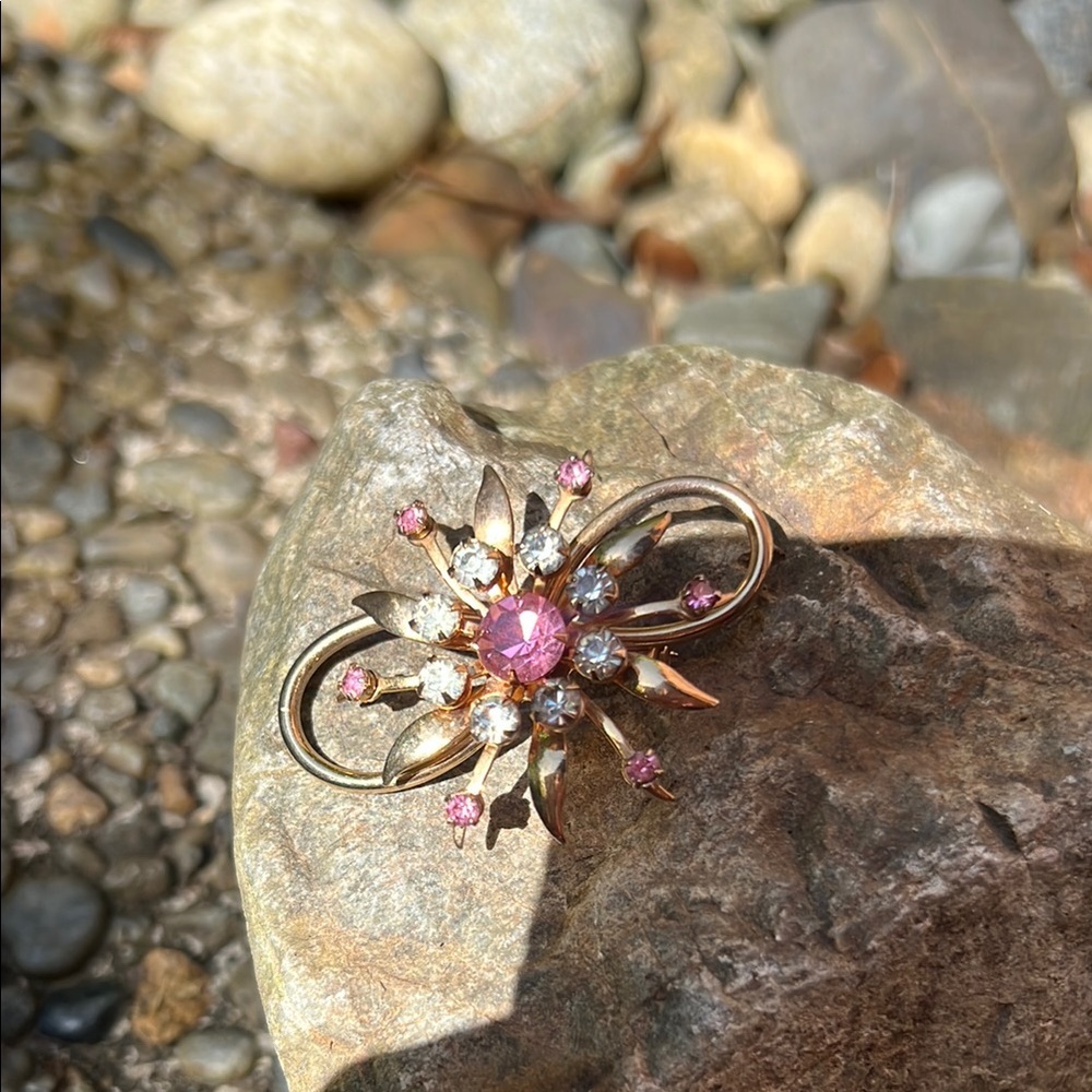 Elegant Vintage Gold and Pink Floral Brooch